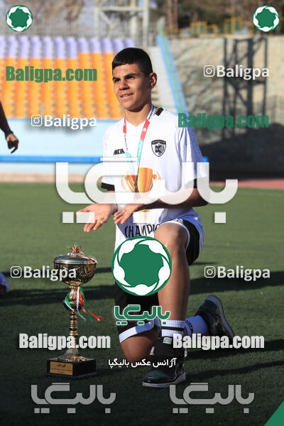 استقلال 1 - 1 کیا