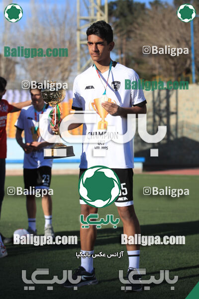 استقلال 1 - 1 کیا