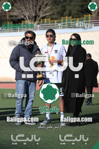 استقلال 1 - 1 کیا