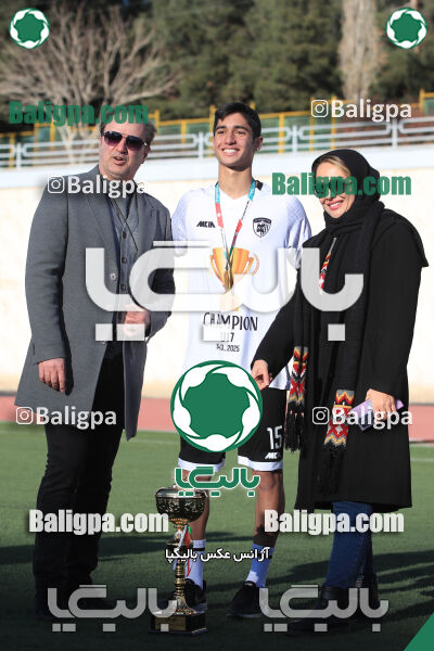 استقلال 1 - 1 کیا