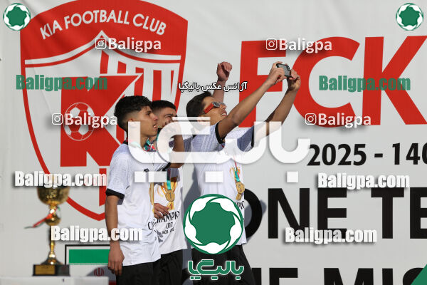 استقلال 1 - 1 کیا