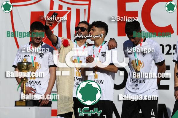 استقلال 1 - 1 کیا