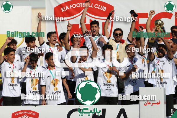 استقلال 1 - 1 کیا