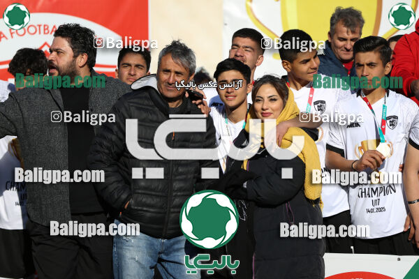 استقلال 1 - 1 کیا