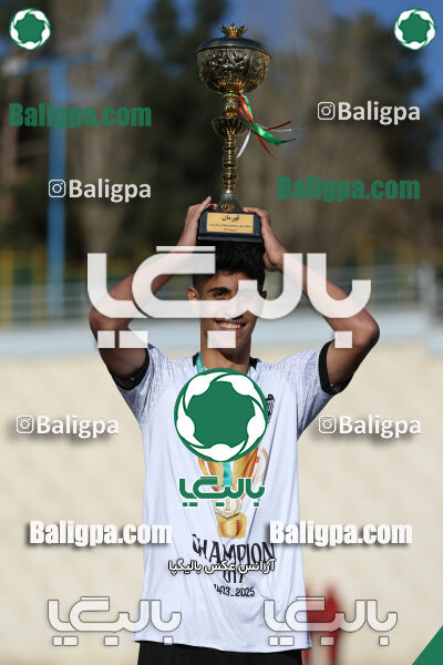 استقلال 1 - 1 کیا