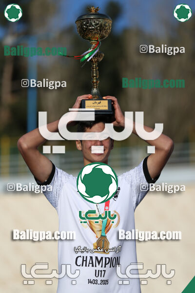 استقلال 1 - 1 کیا