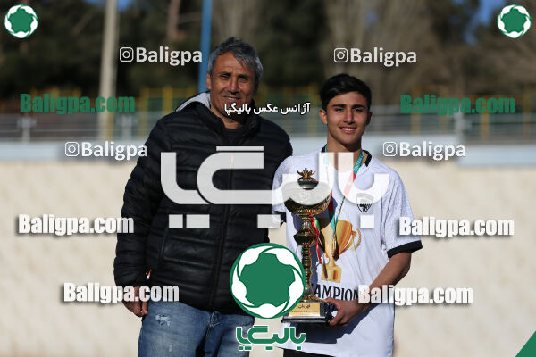 استقلال 1 - 1 کیا