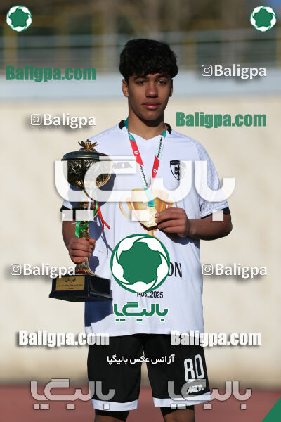 استقلال 1 - 1 کیا