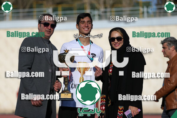 استقلال 1 - 1 کیا