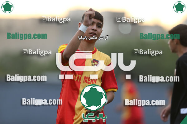 دوستی مهر 0–1 حامی