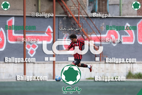 کیا ۰ - ۳ شهروند جوان نور