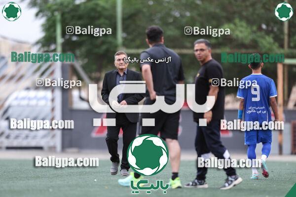 کیا ۰ - ۳ شهروند جوان نور