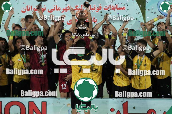 مراسم اهدای جام قهرمانی تیم فوتبال سپاهان